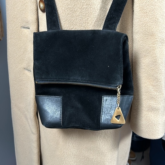 Vintage Women’s by Sharif Black Suede Leather Hold Hardware Folded Crossbody Bag - Picture 2 of 16